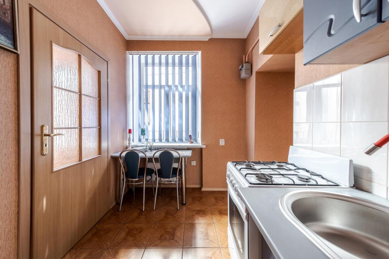 Central Apartments Rynok Lviv Buitenkant foto
